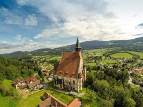 Wolfgangskirche in Kirchberg am Wechsel (Copyright: Wiener Alpen, Foto: Franz Zwickl), &copy; Wiener Alpen in Nieder&ouml;sterreich