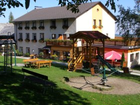 Hausansicht GH Orthof (Copyright: Maria Kager), &copy; Wiener Alpen in Nieder&ouml;sterreich