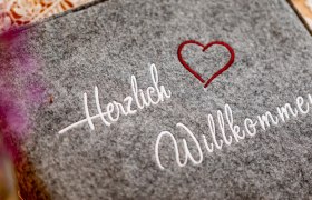 Herzlich Willkommen!, &copy; x